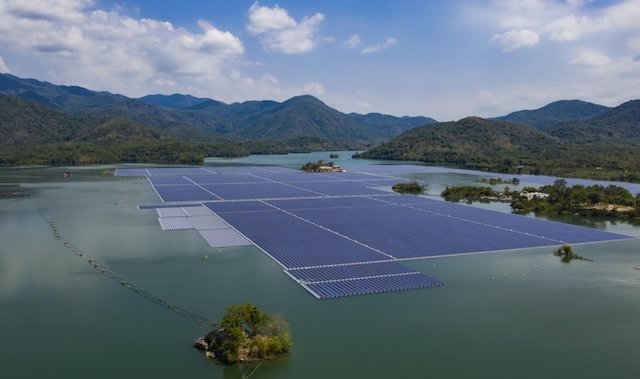 Dự án nhà máy điện mặt trời nổi quy mô lớn đầu tiên tại Việt Nam kỳ vọng sẽ khởi nguồn cho tiềm năng phát triển năng lượng tái tạo tại Việt Nam.