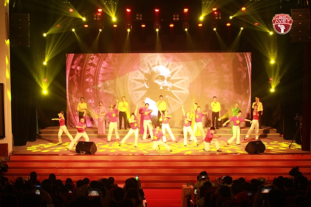 Tiết mục văn nghệ khai mạc hội diễn