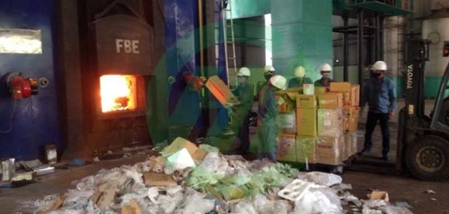 Tiêu hủy hàng chục container hàng tồn đọng (Ảnh Internet)