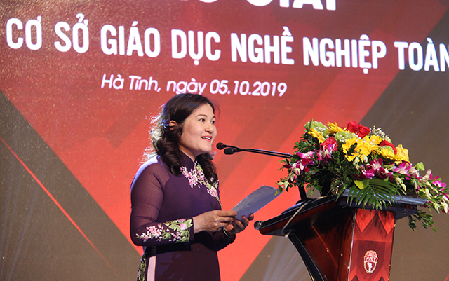 Thứ trưởng Bộ Lao động Thương binh và Xã hội Nguyễn Thị Hà phát biểu tại lễ bế mạc