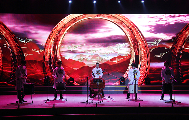 Tiết mục biểu diễn Tiếng trống vùng Châu thổ của đoàn Hà Nội