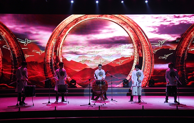 Tiết mục biểu diễn Tiếng trống vùng Châu thổ của đoàn Hà Nội