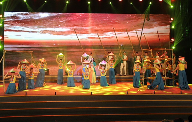 Tiết mục múa của đoàn Hà Tĩnh