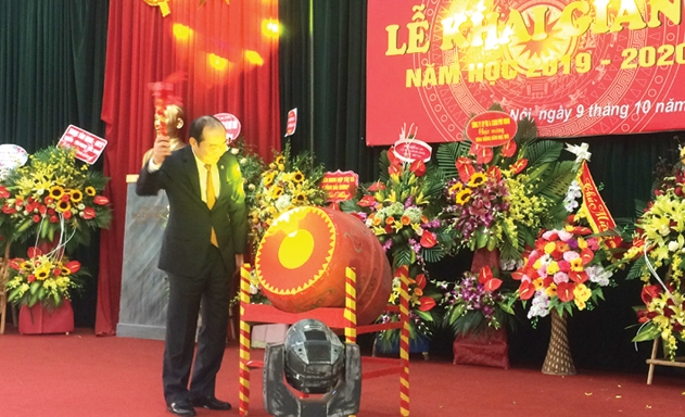 Chủ tịch Nguyễn Ngọc Bảo đánh trống khai giảng năm học mới 2019 - 2020