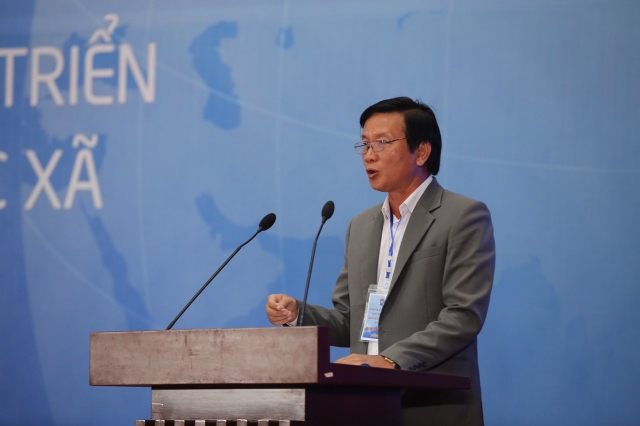 Ông Cao Thành Văn phát biểu tham luận