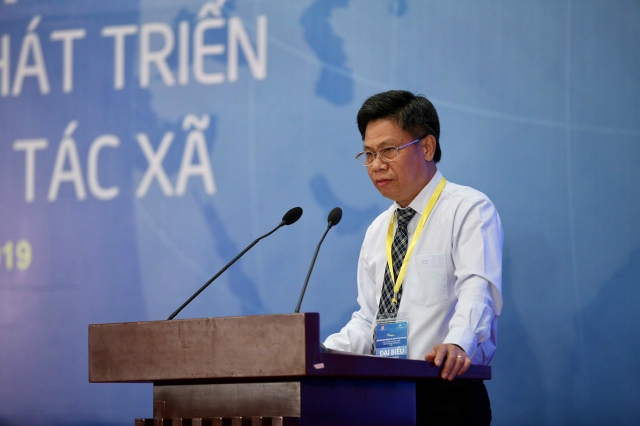 Ông Trần Lâm Hồng phát biểu tham luận