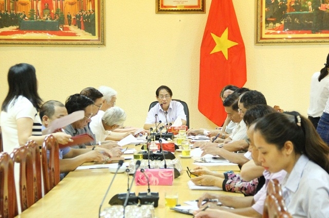 GS.TS. Vũ Văn Hóa – Phó Hiệu trưởng phát biểu tại buổi làm việc với Khoa Y, Khoa Dược và đại diện các đơn vị, phòng ban trong nhà trường (Ảnh: Trung tâm truyền thông)