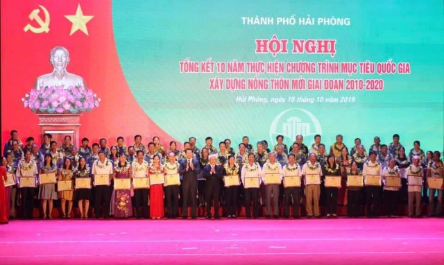 Những tập thể và cá nhân có thành tích xuất sắc trong triển khai thực hiện chương trình mục tiêu quốc gia xây dựng NTM được UBND TP Hải Phòng tặng bằng khen
