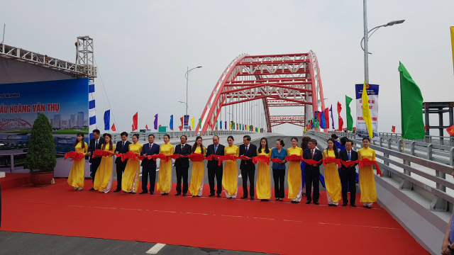 Thủ tướng Nguyễn Xuân Phúc nhấn mạnh: Cầu Hoàng Văn Thụ như cánh chim hải âu bay ra biển lớn...