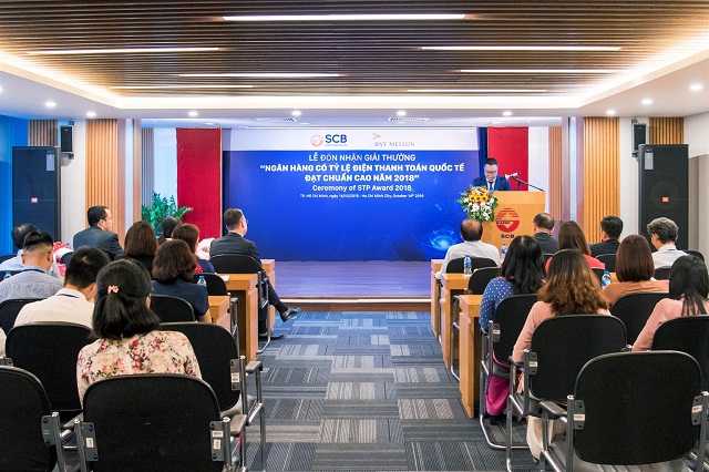 Lễ đón nhận giải thưởng Ngân hàng có tỷ lệ điện thanh toán quốc tế đạt chuẩn cao năm 2018