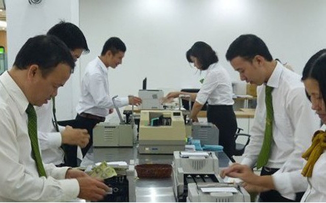 Chính phủ yêu cầu cần đẩy nhanh việc cơ cấu lại các tổ chức tín dụng gắn với xử lý nợ xấu