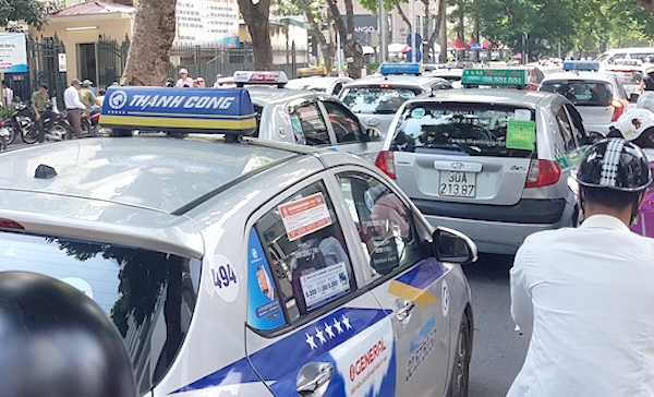 Bộ GTVT: Xe taxi không buộc phải gắn hộp đèn (Ảnh Internet)