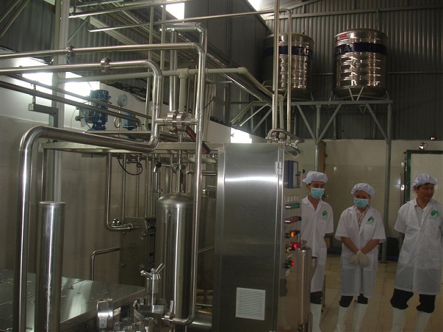 Một phần dây chuyền sản xuất sữa của HTX Phù Đổng