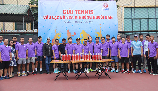 Các đại biểu và vận động viên tham dự khai mạc