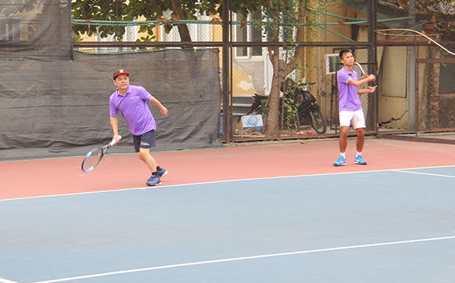 Phó chủ tịch Liên minh HTX Việt Nam Nguyễn Văn Thịnh tham gia thi đấu