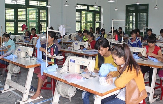 Nhiều lao động có việc làm sau học nghề nhờ liên kết với doanh nghiệp