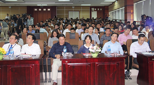 Các đại biểu và sinh viên tại Lễ phát động cuộc thi