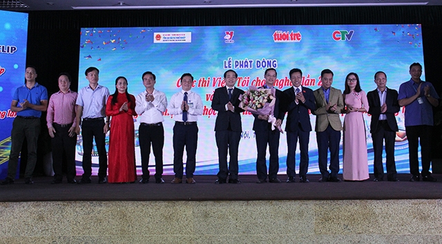 Các thành viên Ban giám khảo cuộc thi ra mắt