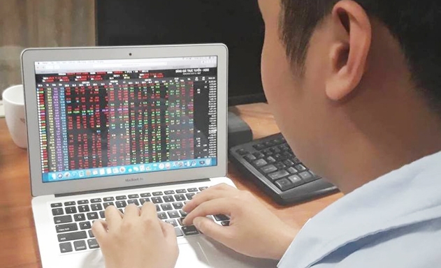 Để đầu tư thành công thì không phải là mốc 1.000 điểm mà là đang nắm giữ cổ phiếu nào