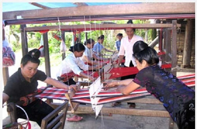 Học nghề dệt nhiều phụ nữ có thêm thu nhập