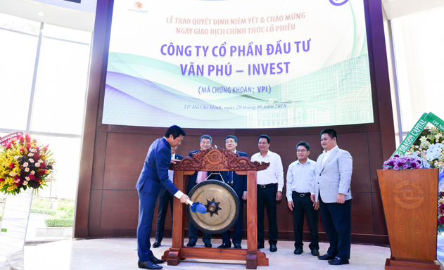 Nhiều nhà đầu tư tỏ ra lo ngại với các yếu tố thiếu chắc chắn của Văn Phú Invest