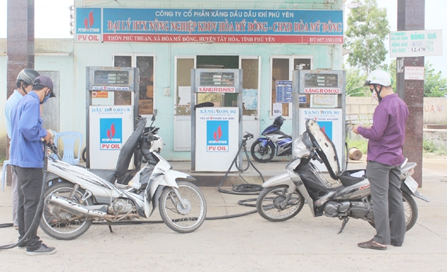 Cửa hàng xăng dầu của HTX Hòa Mỹ Tây (Tây Hòa) tạo việc làm cho 5 - 7 thành viên