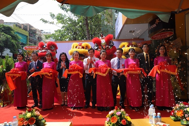 Nghi lễ cắt băng khai trương BAC A BANK Chi nhánh Bình Định
