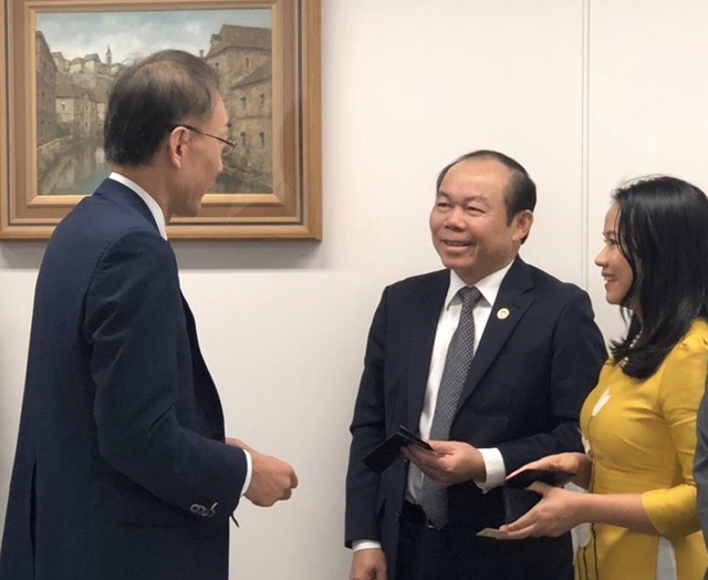 Chủ tịch Nguyễn Ngọc Bảo trao đổi với lãnh đạo Liên minh HTX Nhật Bản (JCA)