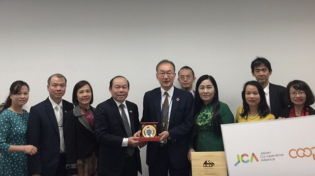 Đoàn công tác Liên minh HTX Việt Nam tại buổi làm việc với Liên minh HTX Nhật Bản (JCA)