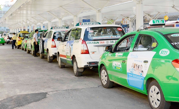 Taxi truyền thống gặp nhiều khó khăn trước xe công nghệ
