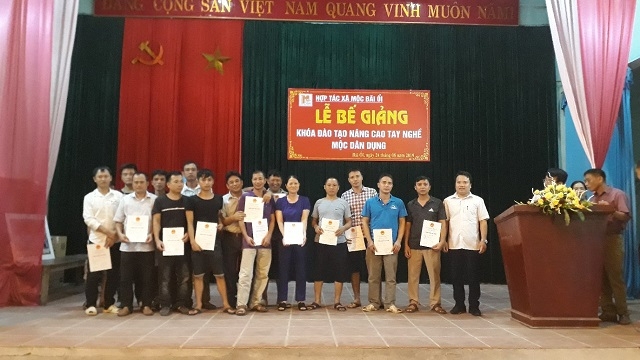 Bế giảng khóa đào tạo nâng cao tay nghề mộc dân dụng của HTX Bãi Ổi