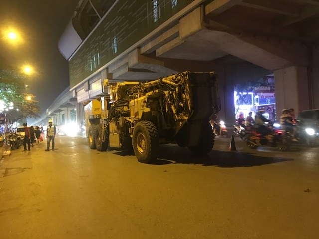 Bắt đầu từ 22 giờ đêm 7/11, đường Nguyễn Trãi được các đơn vị thi công sửa chữa, thảm lại mặt đường (Ảnh Internet)