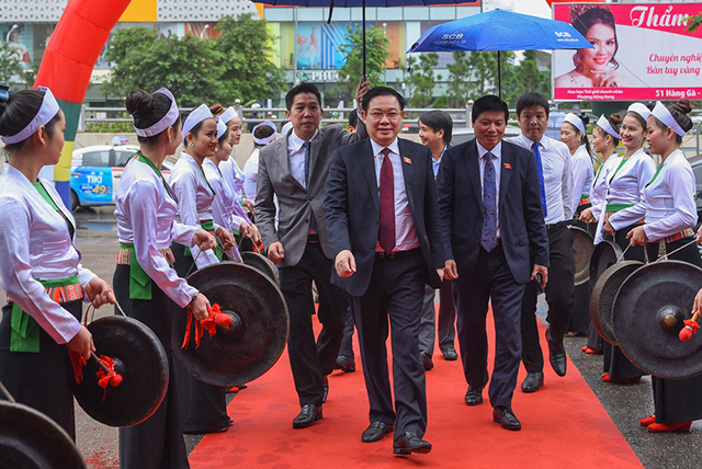 Phó Thủ tướng Vương Đình Huệ tham dự Tuần lễ giới thiệu sản phẩm cây ăn quả tỉnh Hoà Bình năm 2019