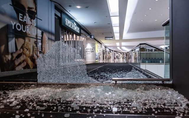 Hồng Kông : Dòng vốn đầu tư tháo chạy, hoạt động kinh doanh bị gián đoạn (Ảnh Internet)