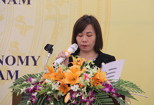 Bà Phạm Thị Tố Oanh Trưởng ban Chính sách và Phát triển HTX phát biểu tại hội thảo