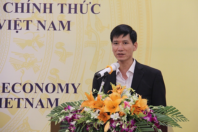 Tiến sĩ Nguyễn Văn Bình, Phó vụ trưởng Vụ Pháp chế, Bộ Lao động Thương binh và Xã hội tham luận tại hội thảo