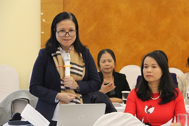 Bà Hồ Thị Quý, Trưởng ban Hỗ trợ phụ nữ phát triển kinh tế (Hội Liên hiệp phụ nữ Việt Nam) phát biểu tại hội thảo