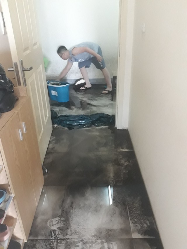 Nhiều đồ đạc trong nhà người dân bị hỏng nặng