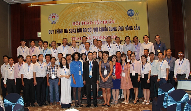 Các đại biểu chụp ảnh lưu niệm