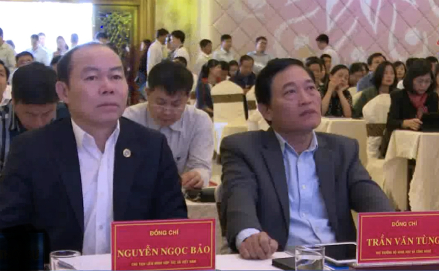 Chủ tịch Liên minh HTX Việt Nam Nguyễn Ngọc Bảo và Thứ trưởng Bộ KH&CN Trần Văn Tùng