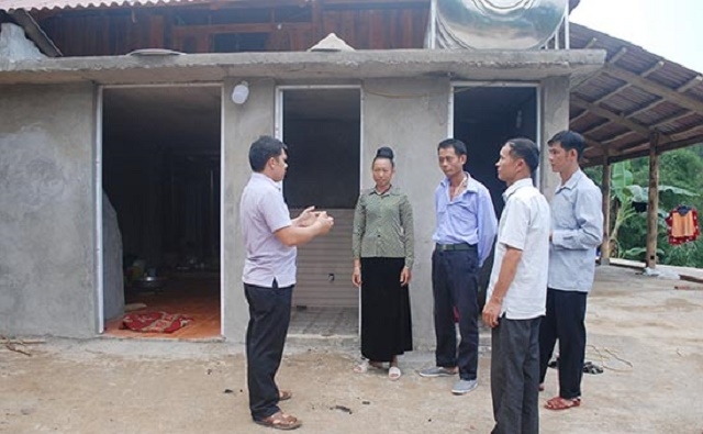 Chính quyền xã Mường Giôn tuyên truyền, khuyến khích người dân bảo vệ môi trường