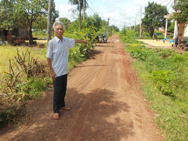 Người cao tuổi chung tay xây dựng nông thôn mới