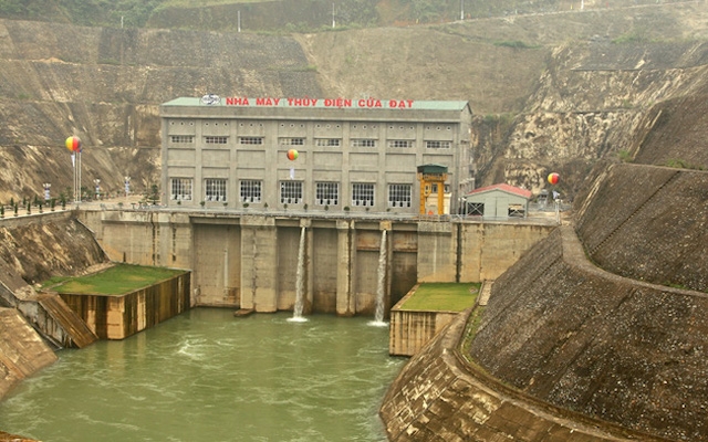 Vợ chồng Tổng giám đốc Vinaconex Power bán cổ phiếu, VCP nối dài đà giảm