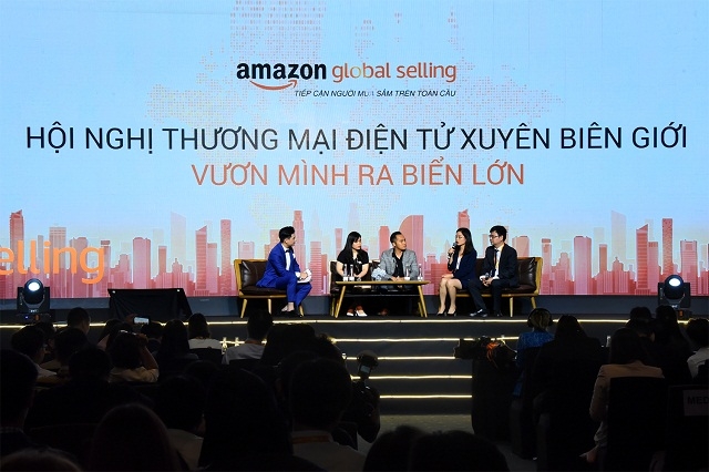 Tham dự buổi tọa đàm “Vươn mình ra biển lớn”, bà Đỗ Thị Hoa - PGĐ phụ trách Trung tâm Nghiên cứu thị trường và phát triển đối tác Khách hàng doanh nghiệp của SHB cho biết: “SHB sẽ hỗ trợ doanh nghiệp, người bán hàng tại Việt Nam tiếp nhận các chương trình đào tạo từ Amazon, quảng bá sản phẩm, phát triển thương hiệu, và đặc biệt là khâu thanh toán và tài chính”