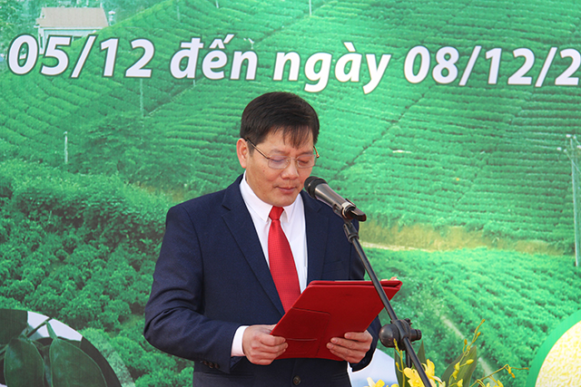 Chủ tịch Liên minh HTX Thái Nguyên Nguyễn Văn Dũng khai mạc tuần lễ trưng bày sản phẩm