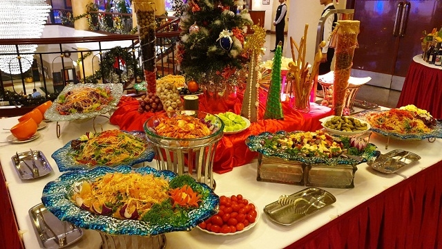 Thực đơn buffet hảo hạng cho bữa tối với những món ăn đặc trưng trong ngày Giáng sinh