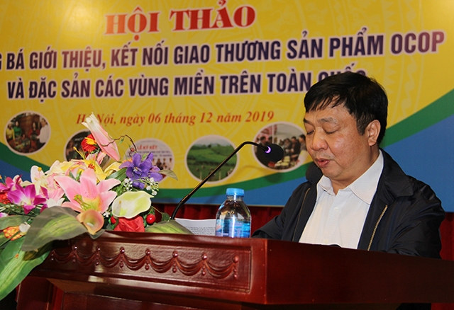 Ông Nguyễn Văn Chí - Chánh văn phòng nông thôn mới Hà Nội phát biểu tại hội thảo
