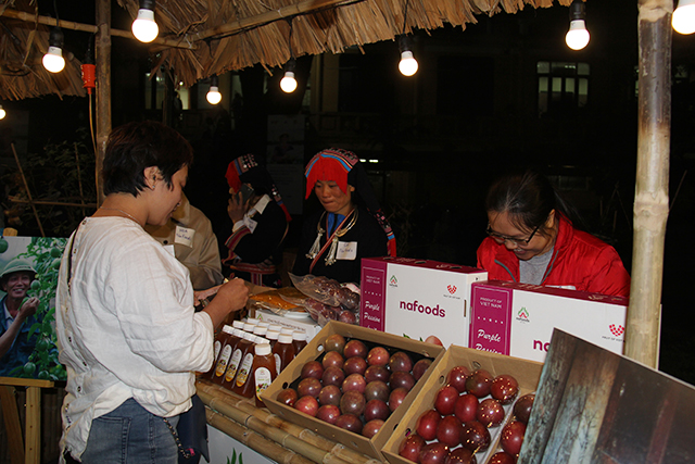 Sản phẩm đặc trưng của phụ nữ dân tộc Dao Đỏ được trưng bày tại Bảo tàng Lịch sử (Hà Nội)