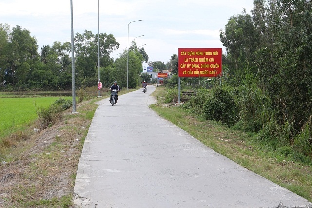 Đường vào trung tâm xã Hòa Điền đã được bê tông hóa từ khi triển khai xây dựng NTM