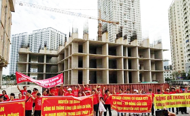 Bùng nổ tranh chấp vì chủ đầu tư chậm trễ bàn giao nhà